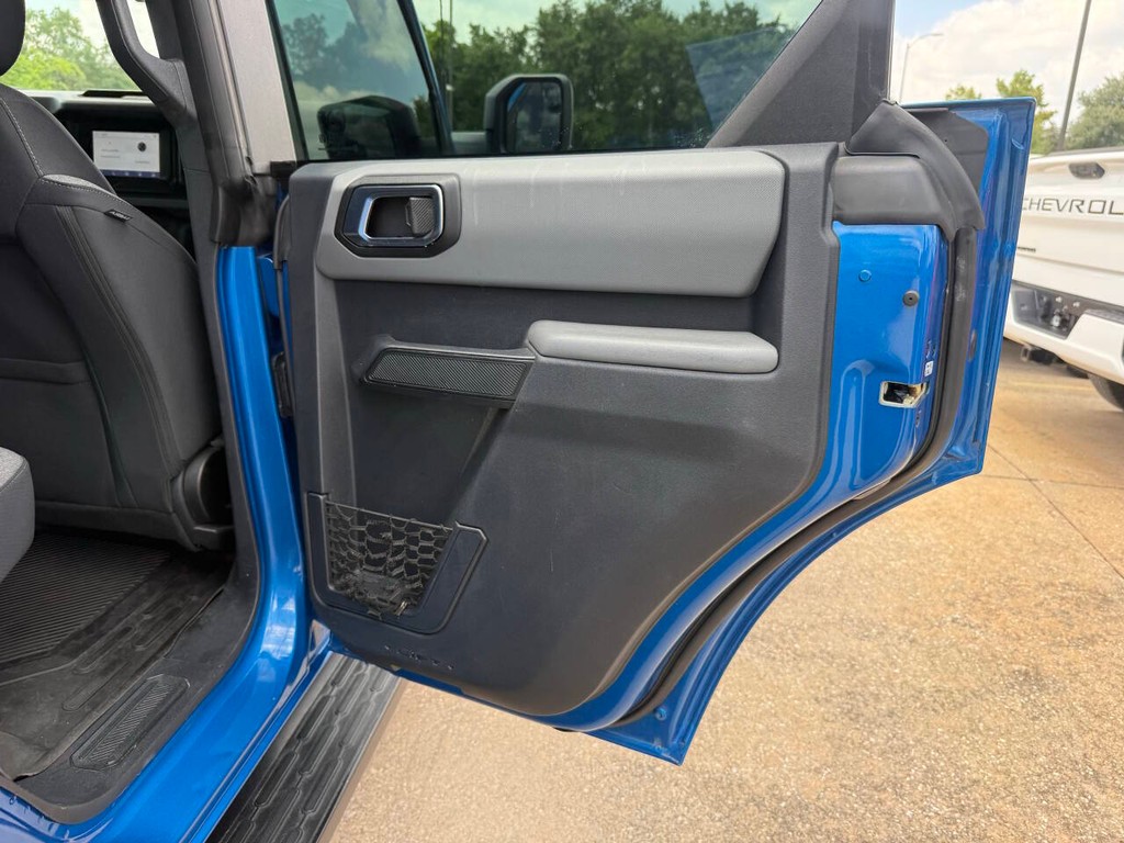 Ford Bronco Vehicle Full-screen Gallery Image 16