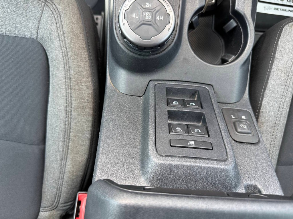 Ford Bronco Vehicle Full-screen Gallery Image 30