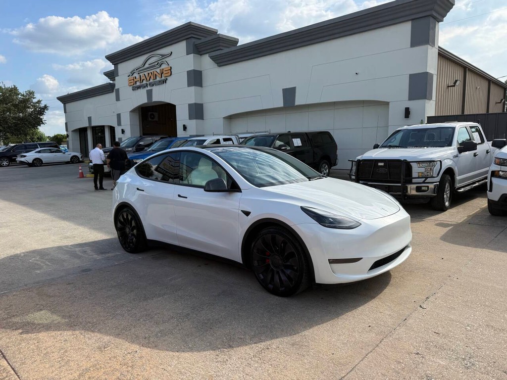 Tesla Model Y Vehicle Full-screen Gallery Image 02