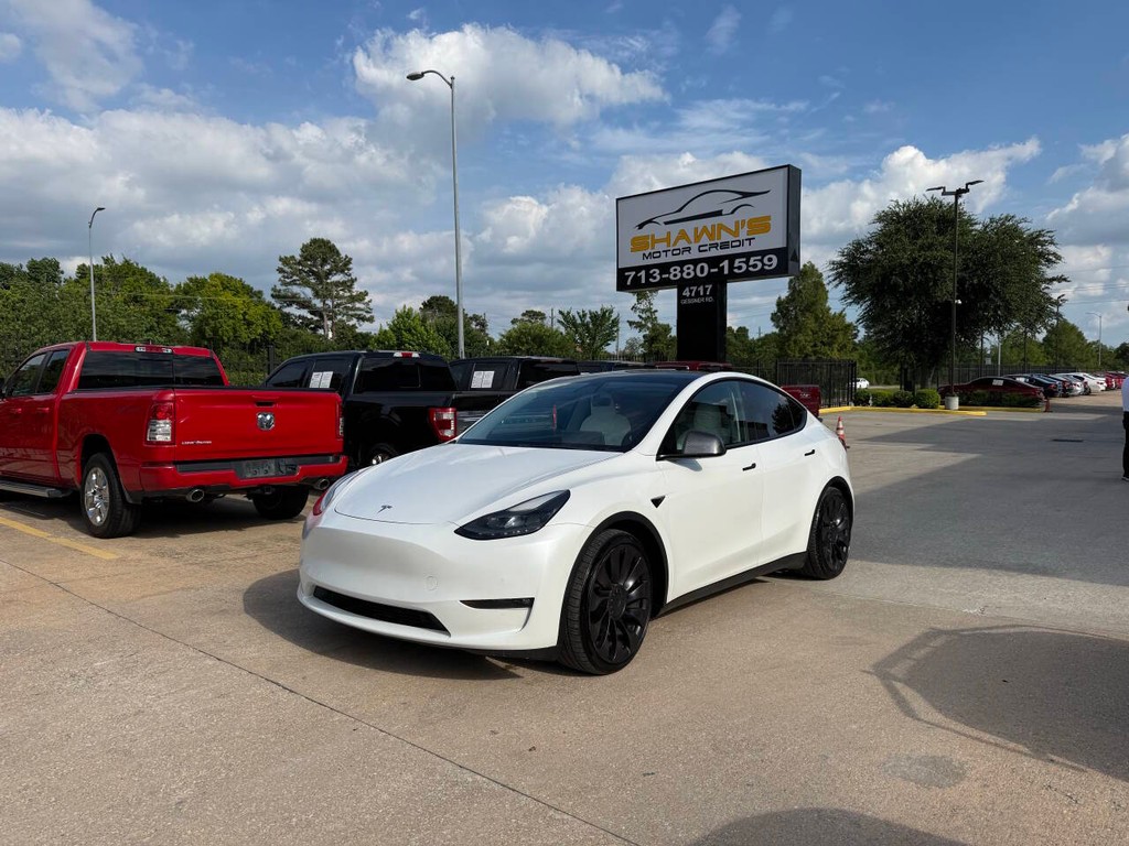 Tesla Model Y Vehicle Full-screen Gallery Image 03