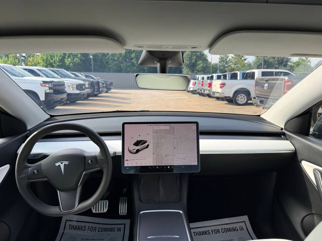 Tesla Model Y Vehicle Full-screen Gallery Image 17