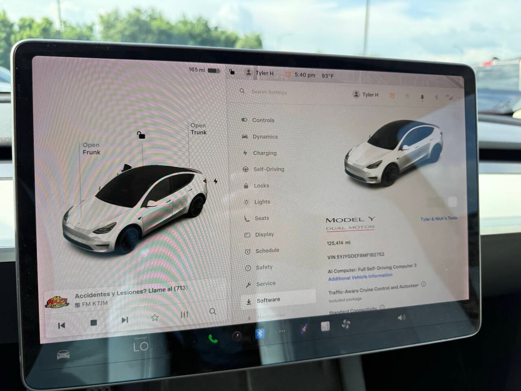 Tesla Model Y Vehicle Full-screen Gallery Image 28