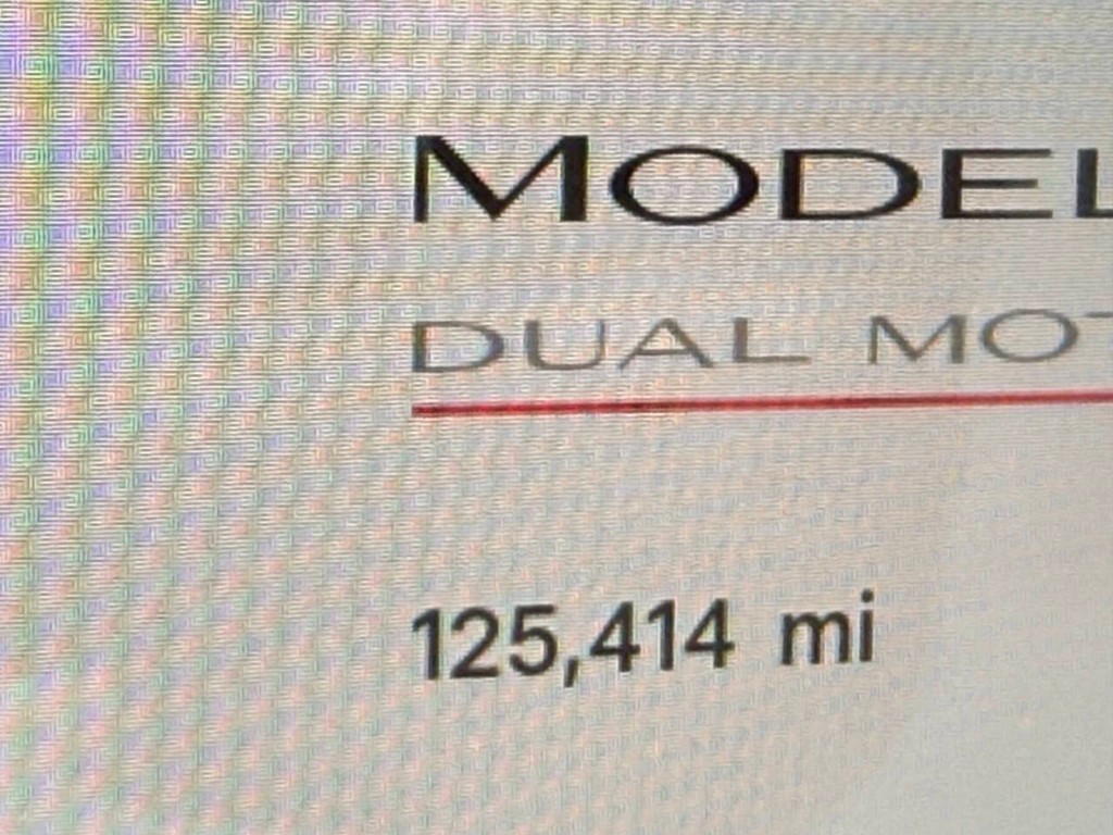 Tesla Model Y Vehicle Full-screen Gallery Image 33