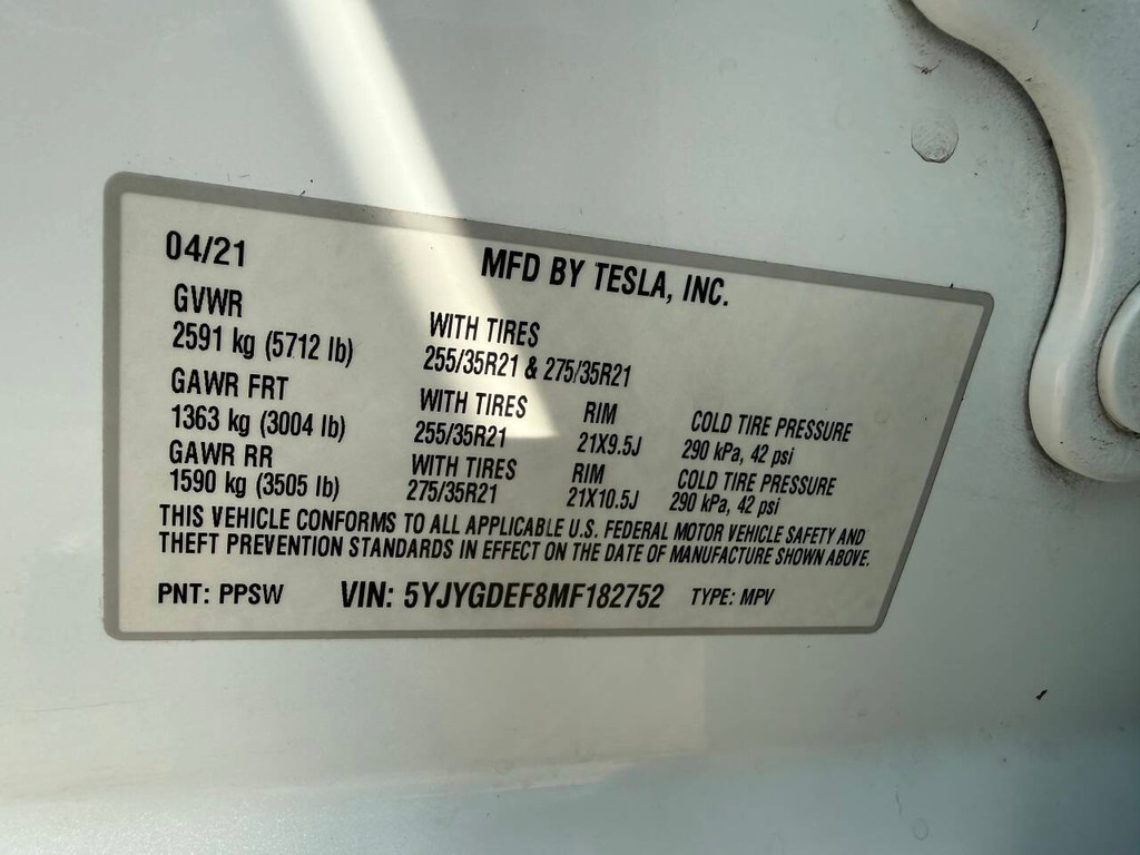 Tesla Model Y Vehicle Full-screen Gallery Image 35