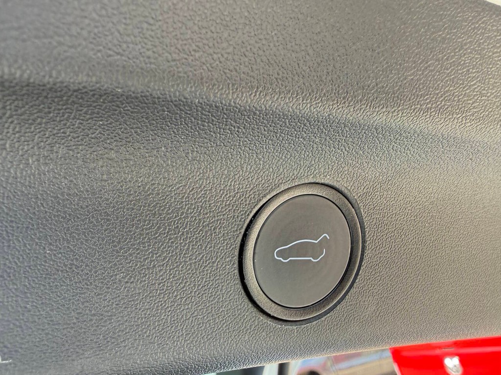 Tesla Model Y Vehicle Full-screen Gallery Image 39