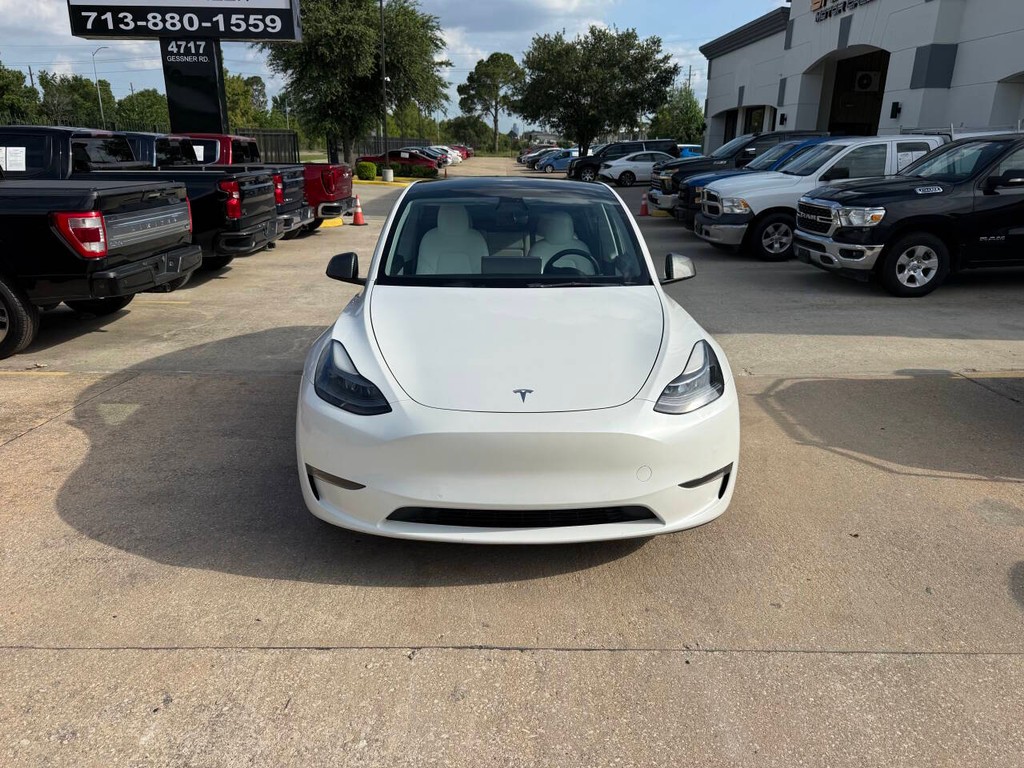 Tesla Model Y Vehicle Full-screen Gallery Image 41