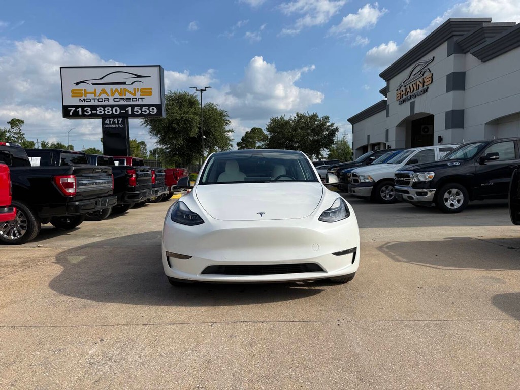 Tesla Model Y Vehicle Full-screen Gallery Image 42