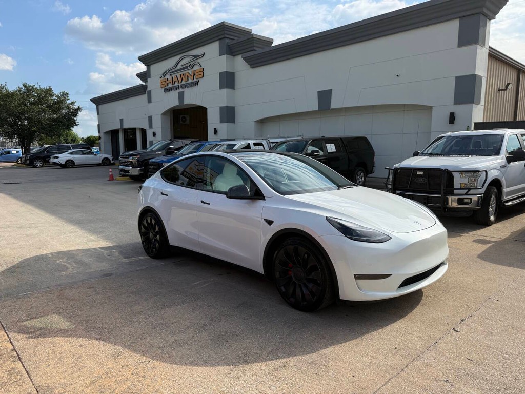 Tesla Model Y Vehicle Full-screen Gallery Image 43