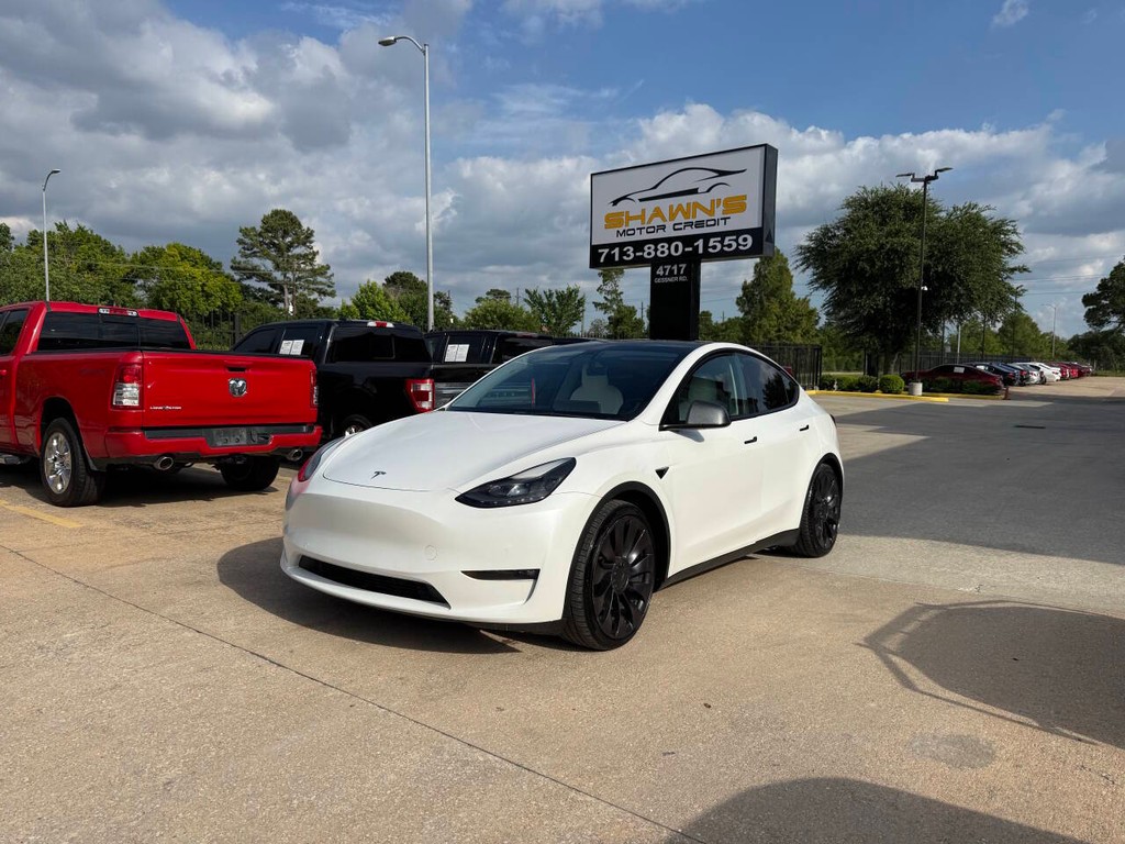 Tesla Model Y Vehicle Full-screen Gallery Image 44