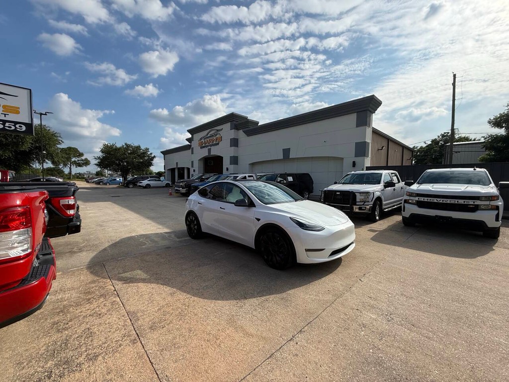 Tesla Model Y Vehicle Full-screen Gallery Image 45