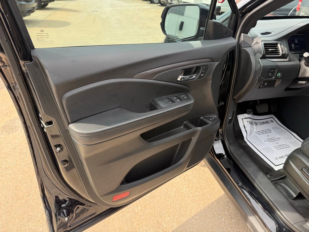 Honda Passport Vehicle Full-screen Gallery Image 08