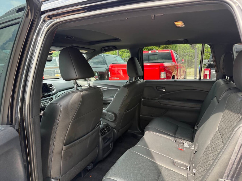 Honda Passport Vehicle Full-screen Gallery Image 12