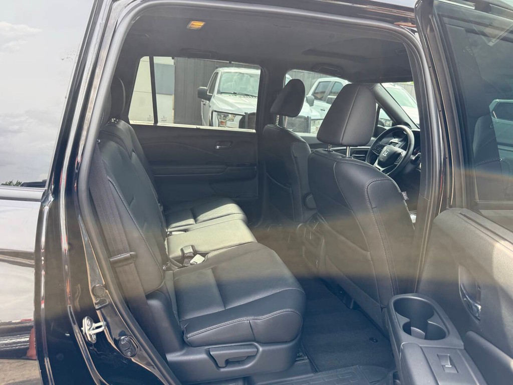 Honda Passport Vehicle Full-screen Gallery Image 15