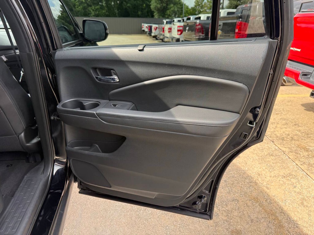 Honda Passport Vehicle Full-screen Gallery Image 16