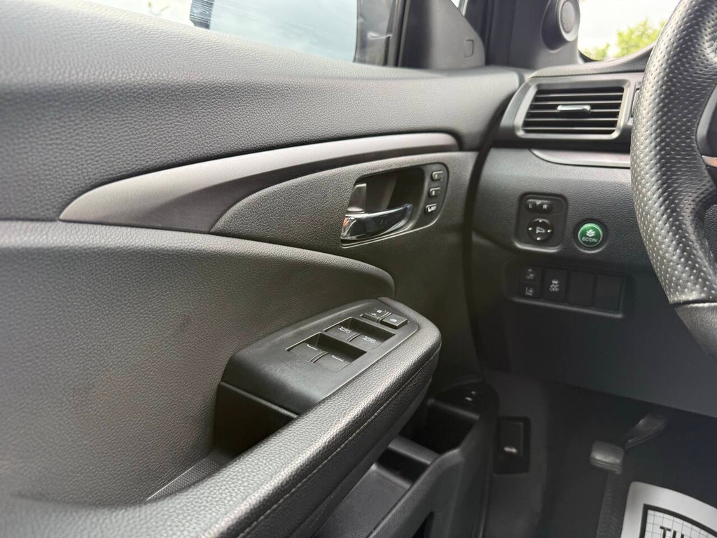 Honda Passport Vehicle Full-screen Gallery Image 29