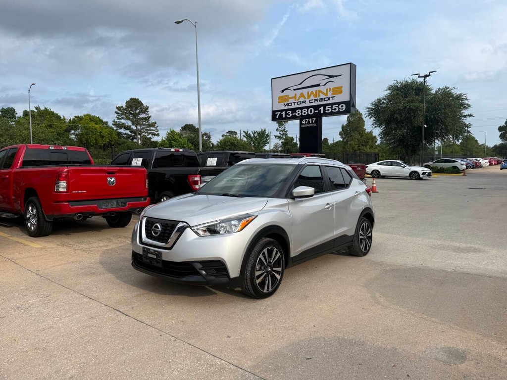 Nissan Kicks Vehicle Full-screen Gallery Image 03