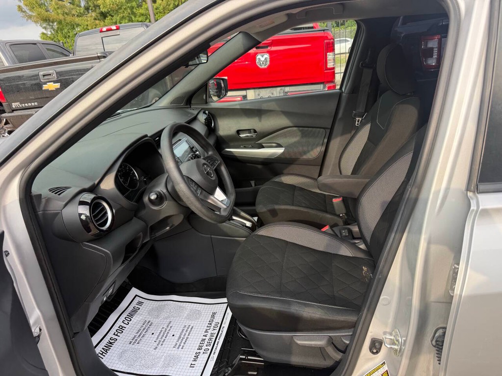 Nissan Kicks Vehicle Full-screen Gallery Image 07