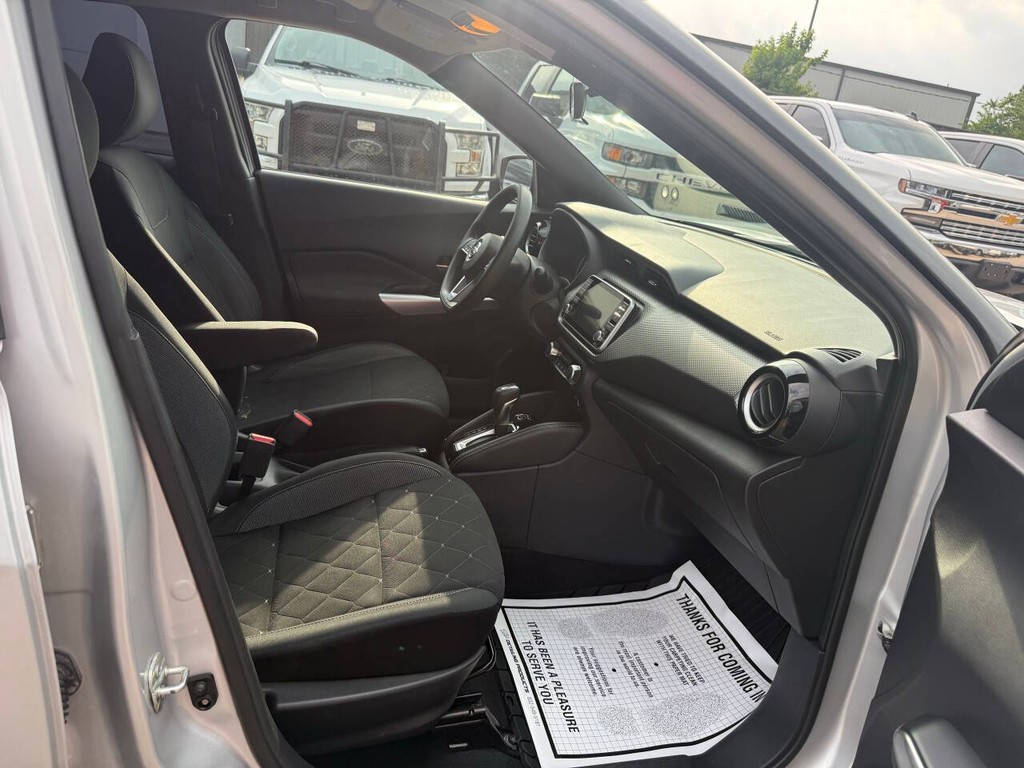 Nissan Kicks Vehicle Full-screen Gallery Image 10