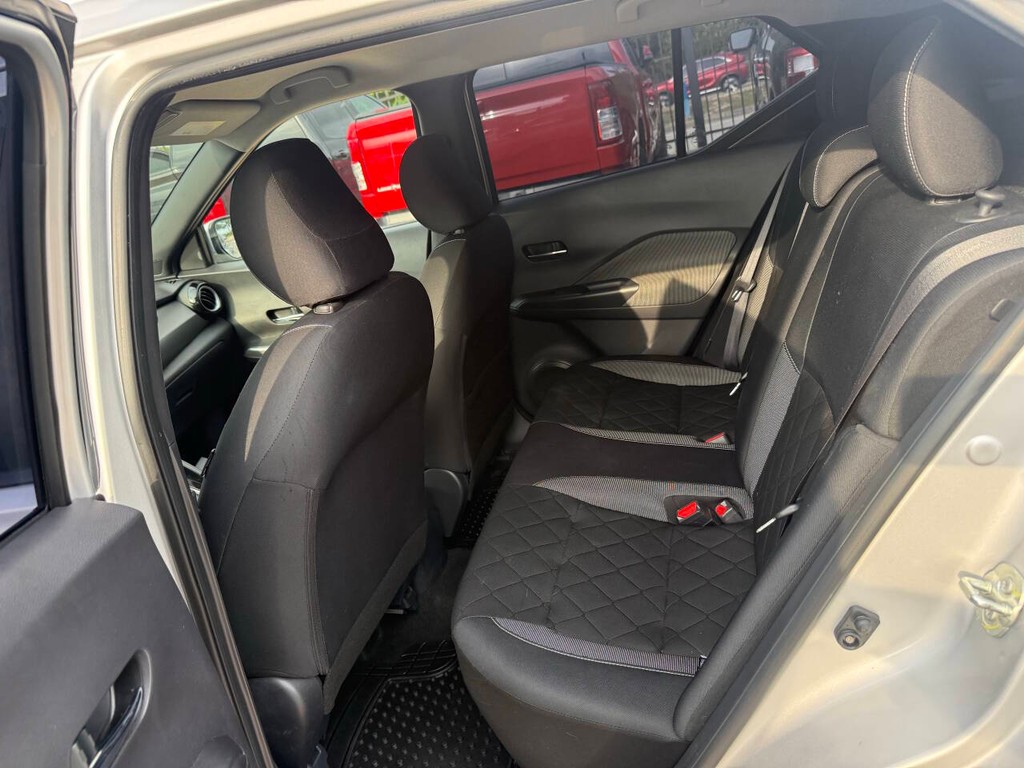 Nissan Kicks Vehicle Full-screen Gallery Image 13