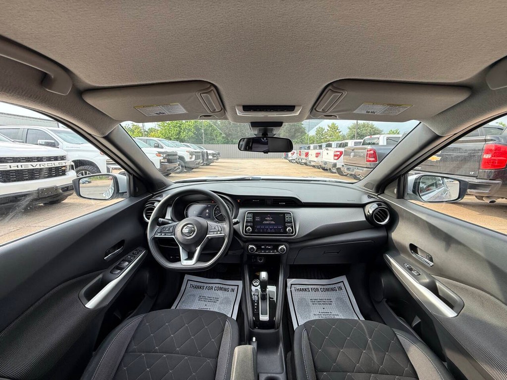 Nissan Kicks Vehicle Full-screen Gallery Image 18