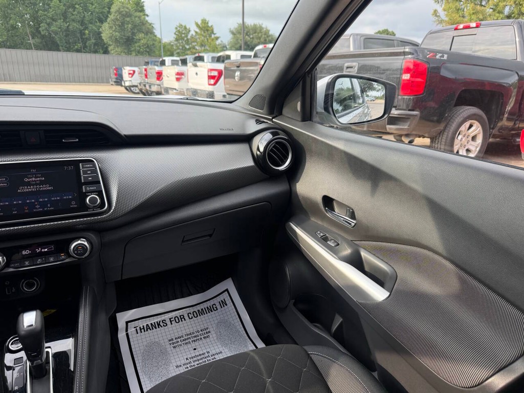 Nissan Kicks Vehicle Full-screen Gallery Image 20