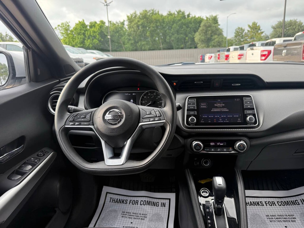 Nissan Kicks Vehicle Full-screen Gallery Image 21