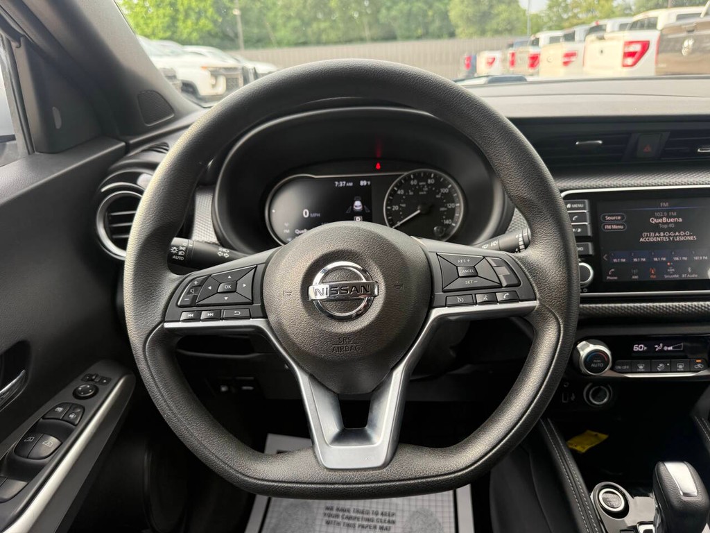 Nissan Kicks Vehicle Full-screen Gallery Image 22