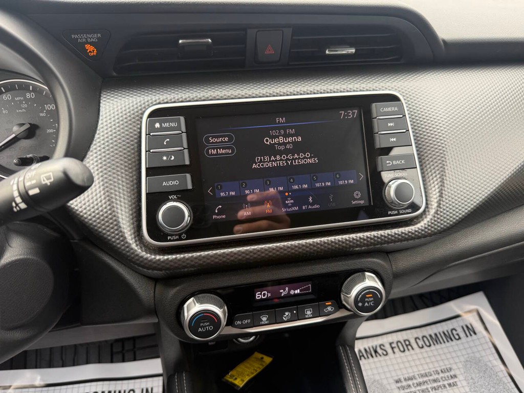 Nissan Kicks Vehicle Full-screen Gallery Image 24