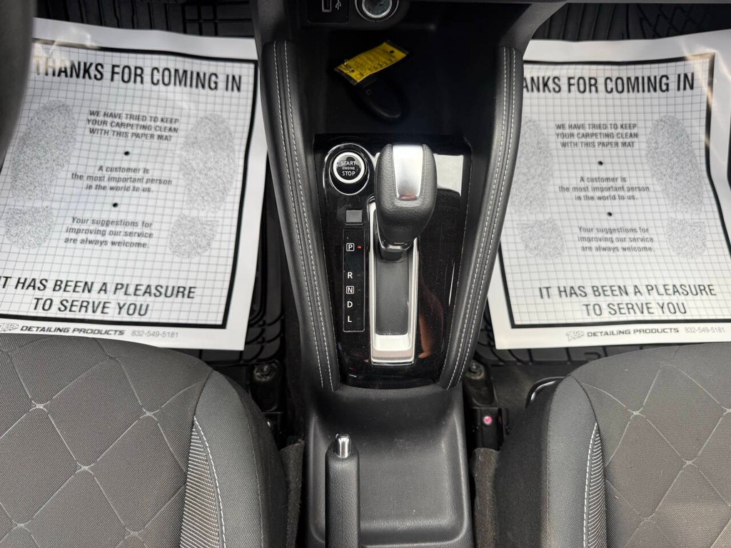 Nissan Kicks Vehicle Full-screen Gallery Image 28