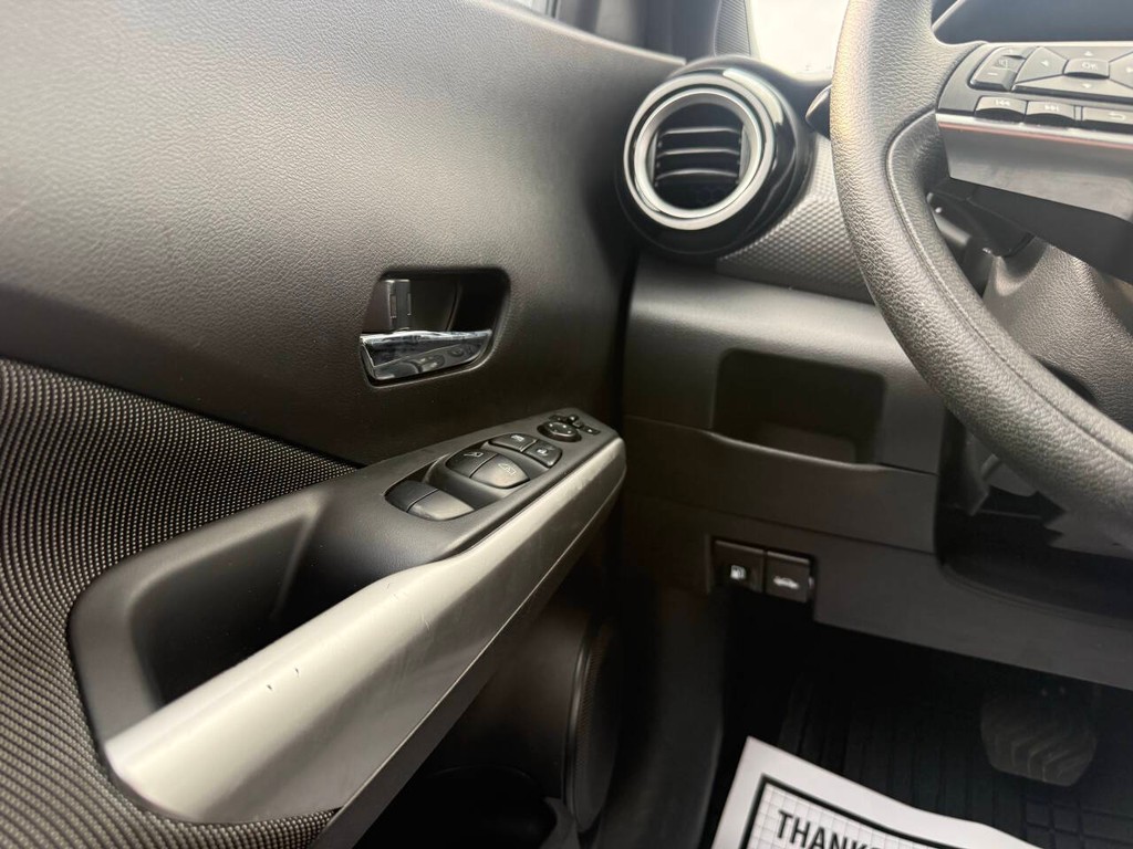 Nissan Kicks Vehicle Full-screen Gallery Image 29