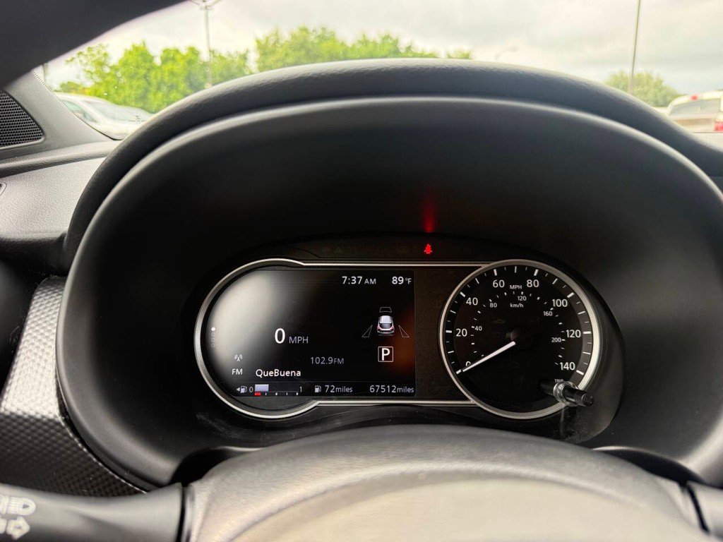 Nissan Kicks Vehicle Full-screen Gallery Image 30