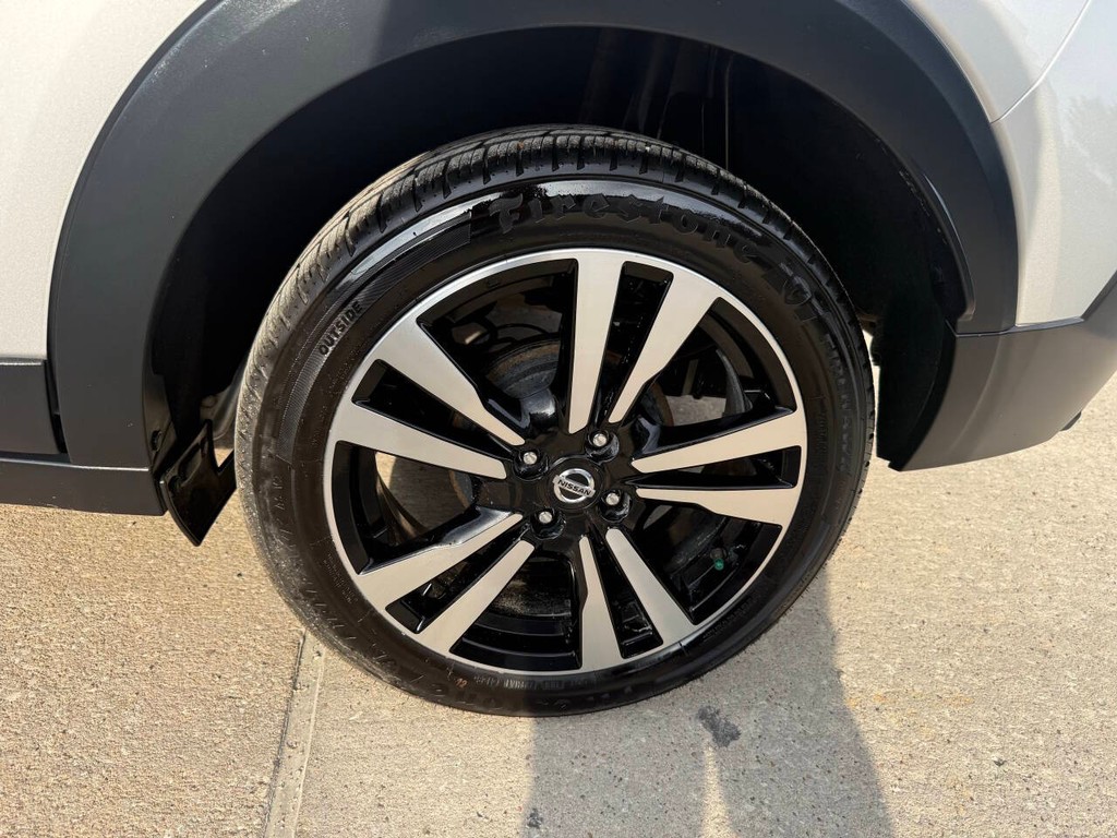 Nissan Kicks Vehicle Full-screen Gallery Image 34
