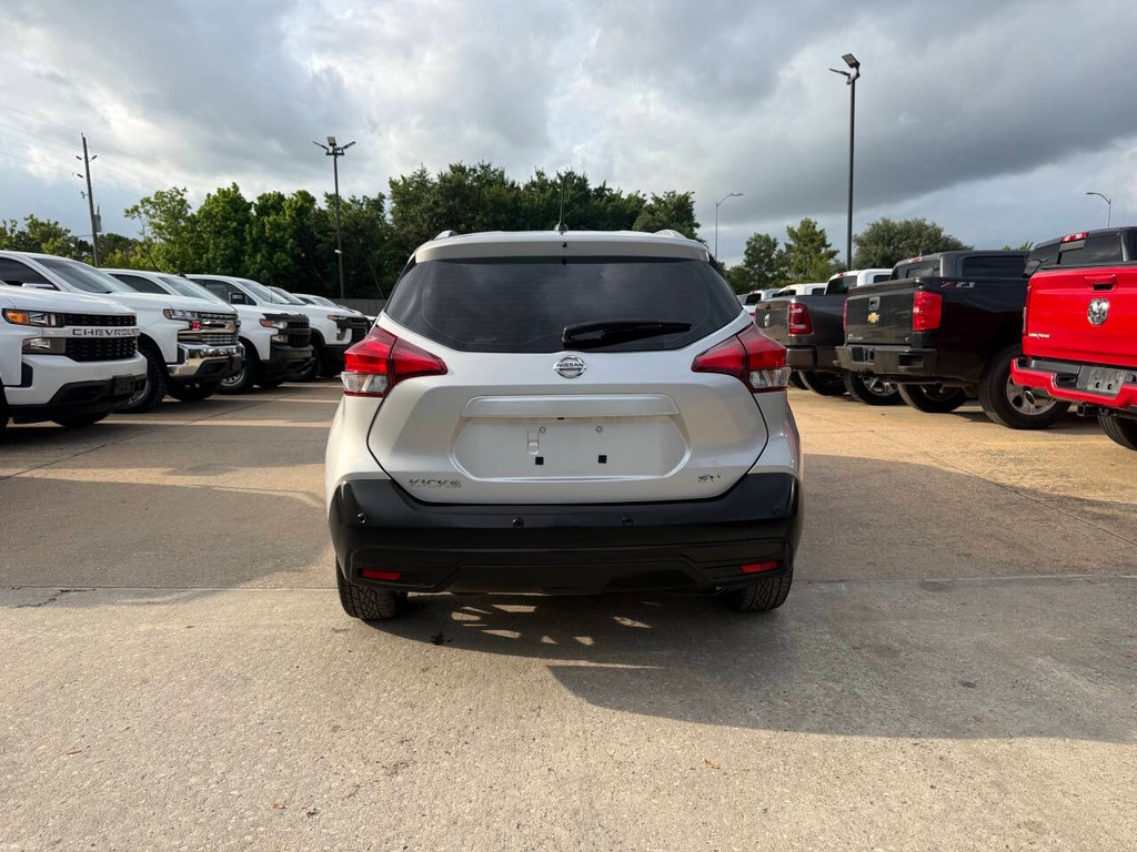 Nissan Kicks Vehicle Full-screen Gallery Image 36