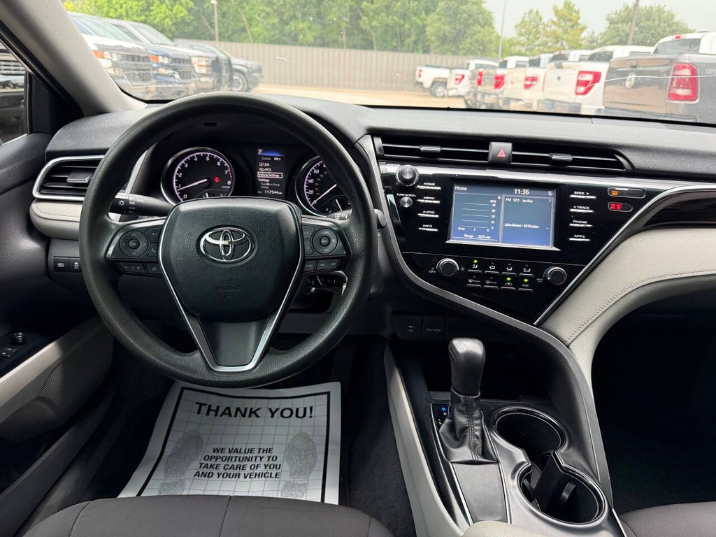 Toyota Camry Vehicle Full-screen Gallery Image 21