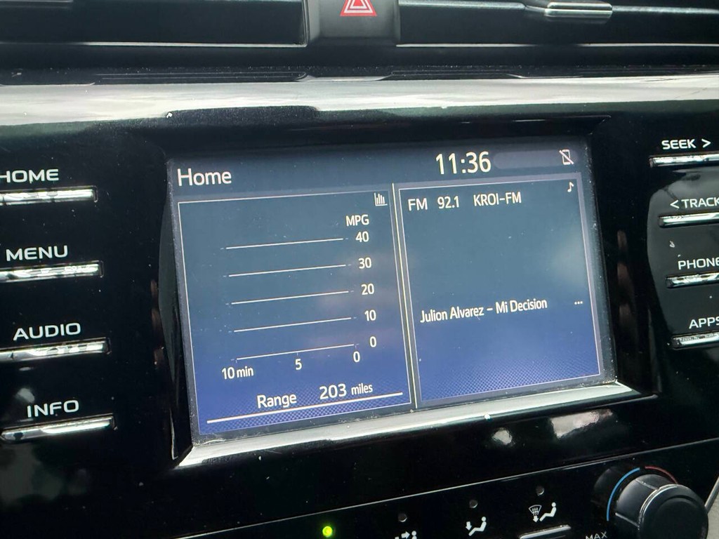 Toyota Camry Vehicle Full-screen Gallery Image 25