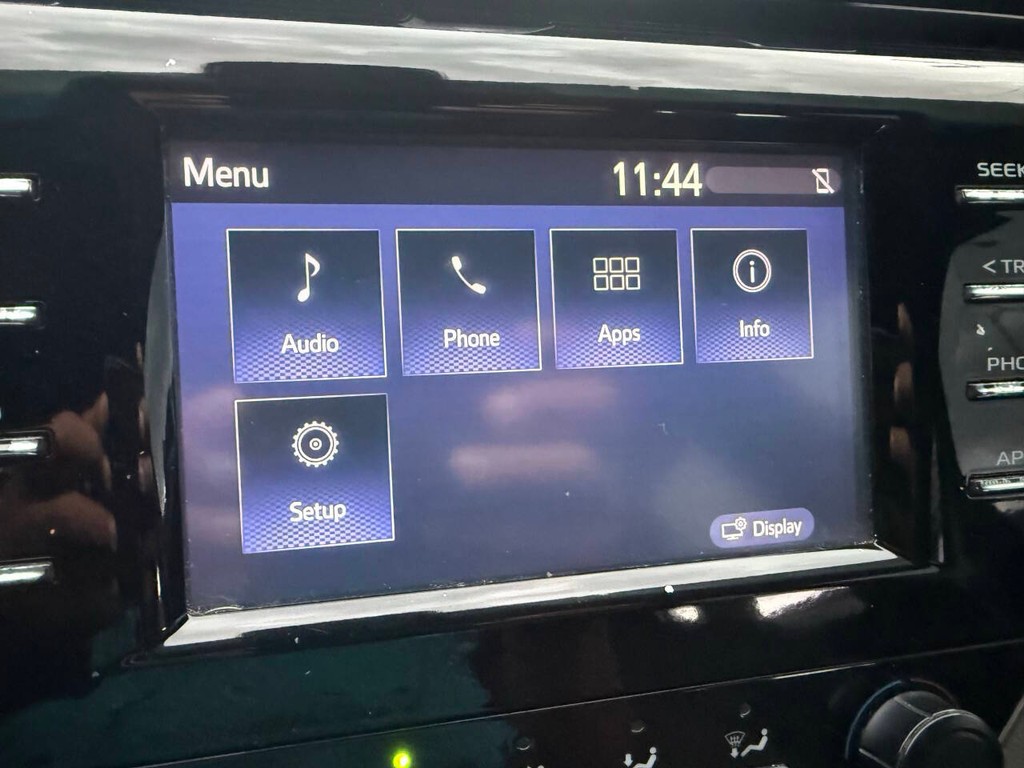 Toyota Camry Vehicle Full-screen Gallery Image 26