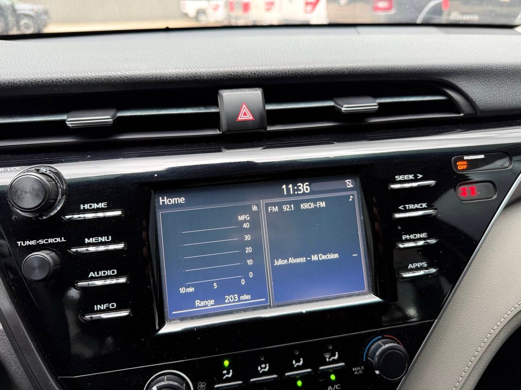 Toyota Camry Vehicle Full-screen Gallery Image 27