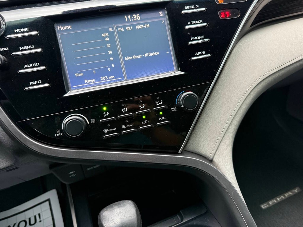 Toyota Camry Vehicle Full-screen Gallery Image 29