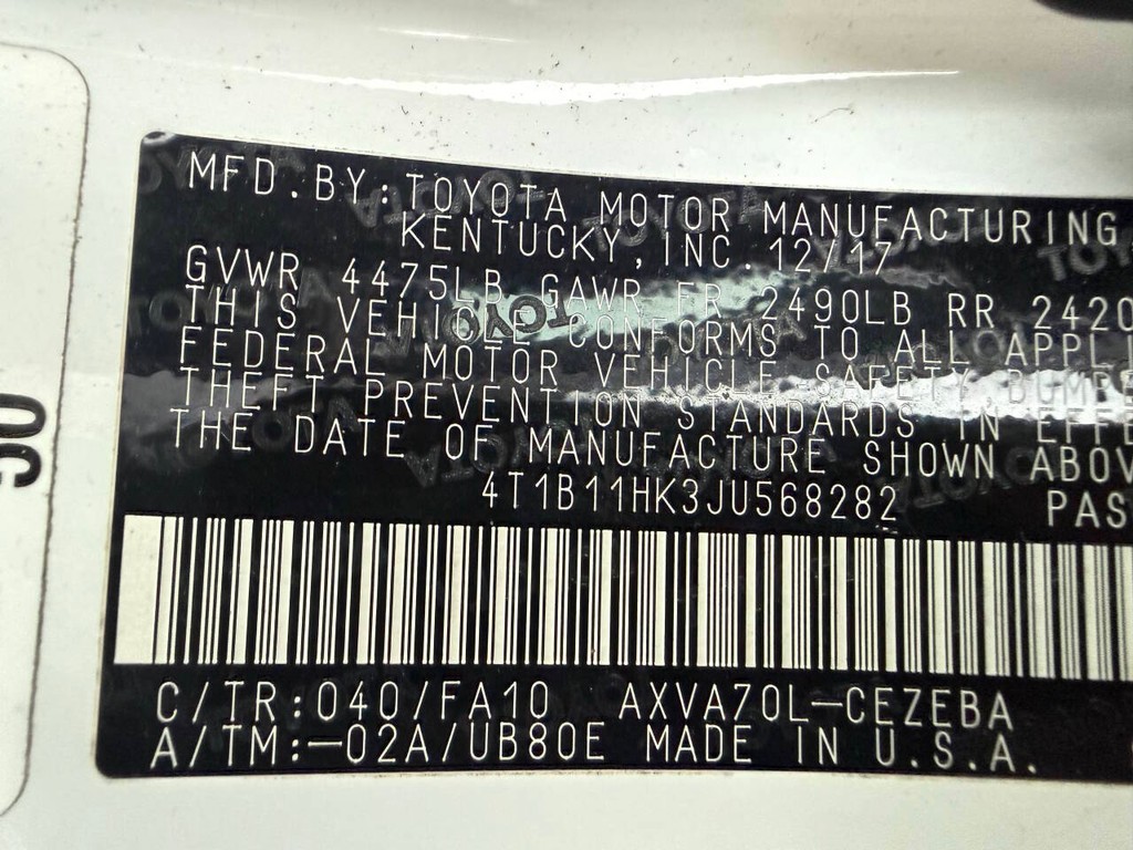 Toyota Camry Vehicle Full-screen Gallery Image 34