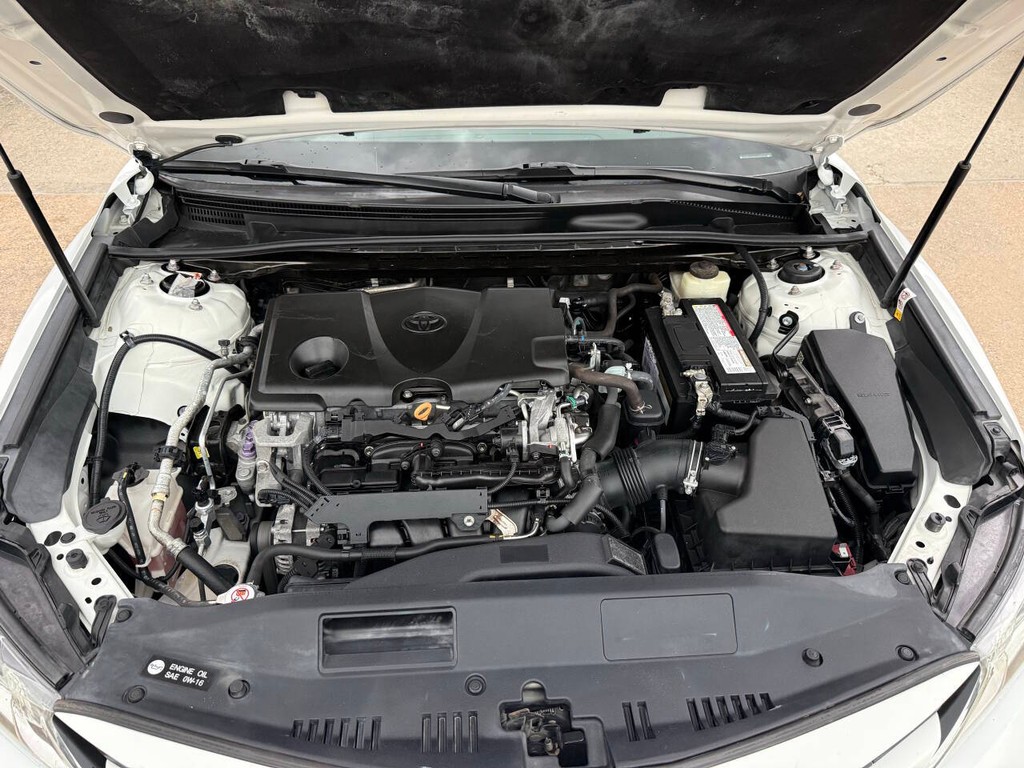 Toyota Camry Vehicle Full-screen Gallery Image 35