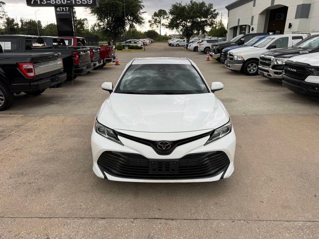 Toyota Camry Vehicle Full-screen Gallery Image 39