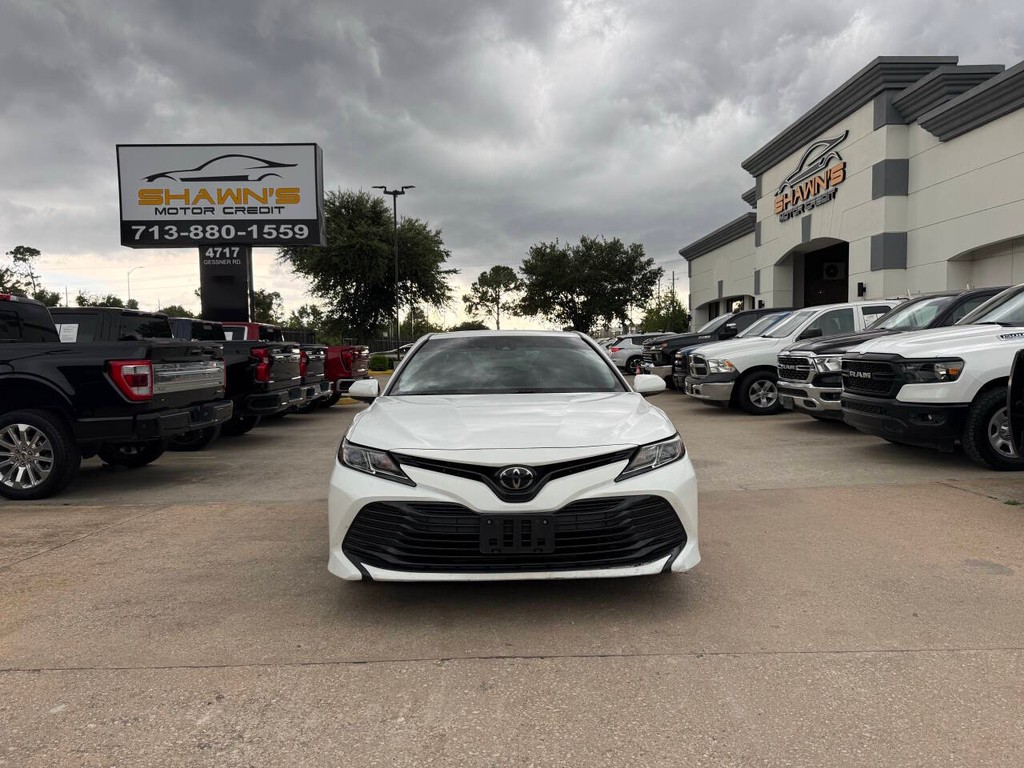 Toyota Camry Vehicle Full-screen Gallery Image 40