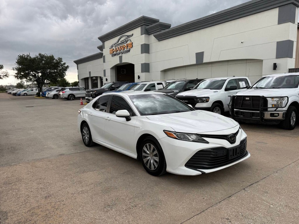 Toyota Camry Vehicle Full-screen Gallery Image 41