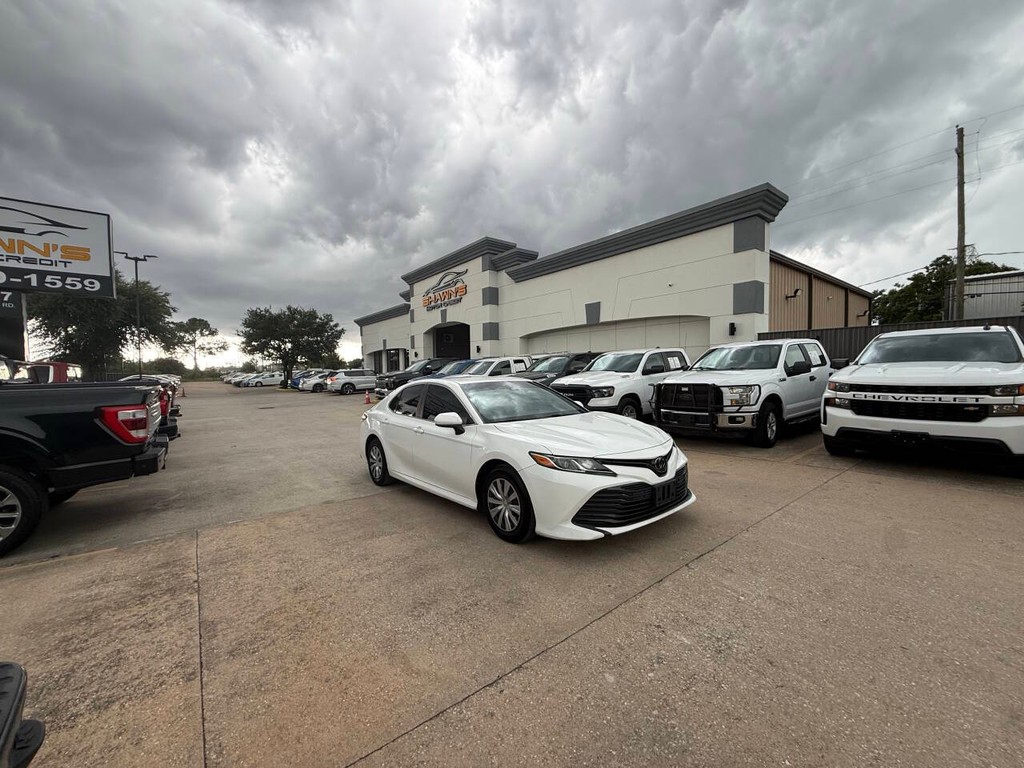 Toyota Camry Vehicle Full-screen Gallery Image 43