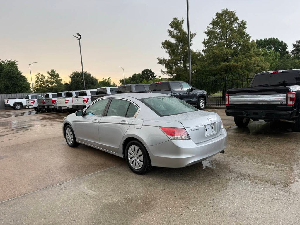 Honda Accord Sedan Vehicle Full-screen Gallery Image 04