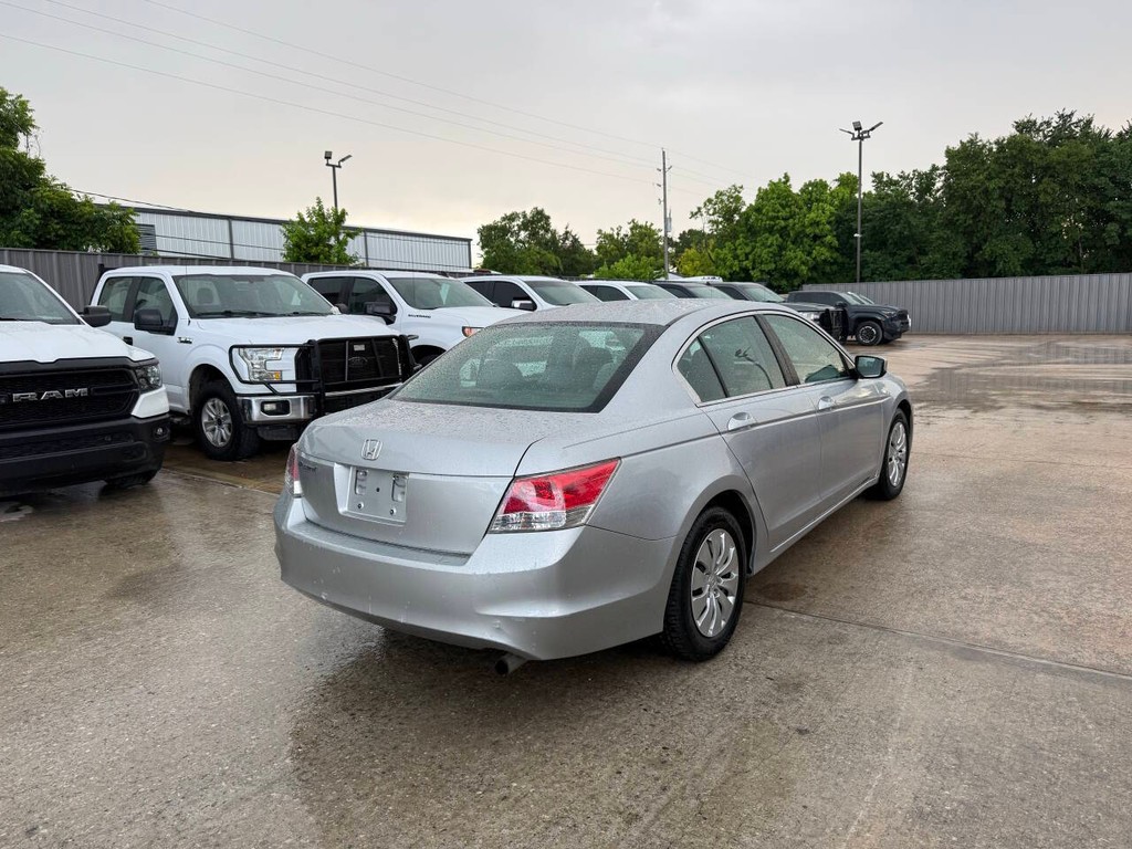 Honda Accord Sedan Vehicle Full-screen Gallery Image 05