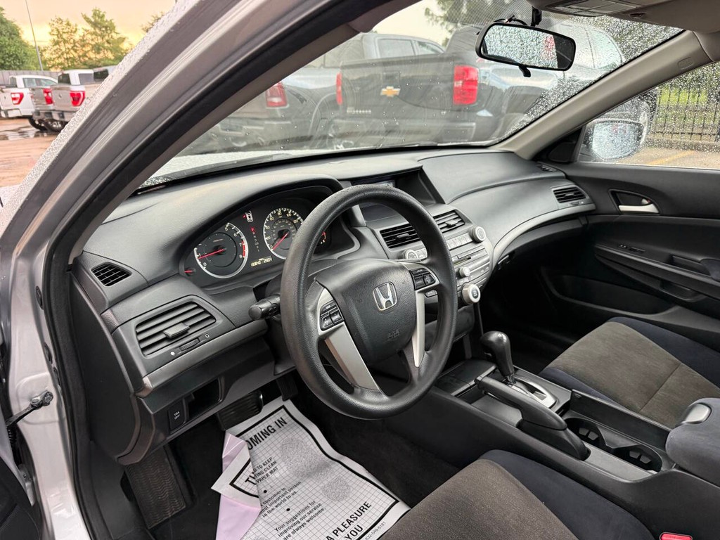 Honda Accord Sedan Vehicle Full-screen Gallery Image 06