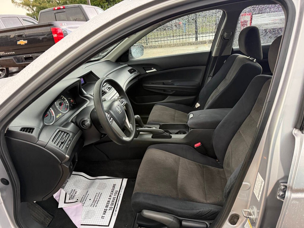 Honda Accord Sedan Vehicle Full-screen Gallery Image 07