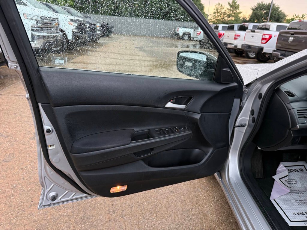 Honda Accord Sedan Vehicle Full-screen Gallery Image 08