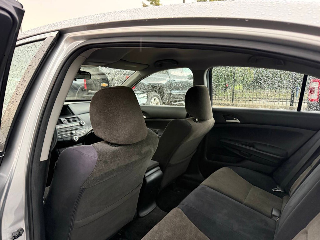 Honda Accord Sedan Vehicle Full-screen Gallery Image 12